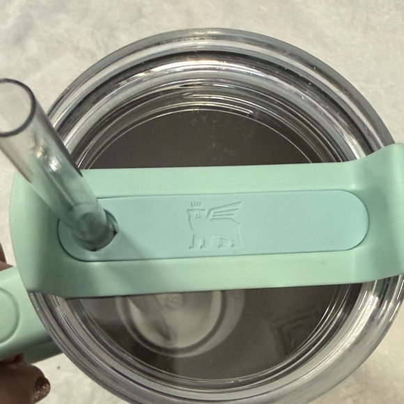 Stanley Emerald Green Travel quencher Tumbler with Handle - Picture 4 of 10